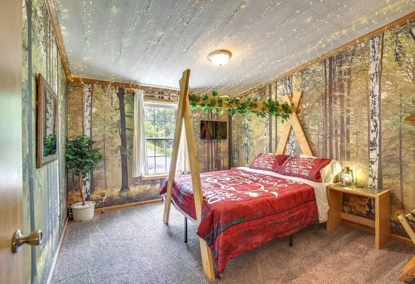 Modern Keystone Home: 4 Mi To Mount Rushmore!