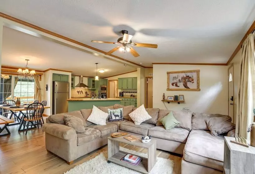 Modern Keystone Home: 4 Mi To Mount Rushmore!