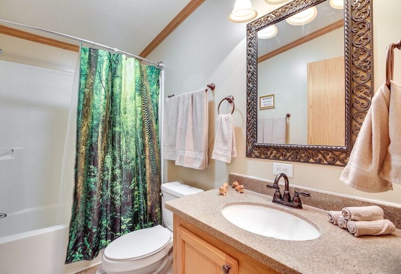 Modern Keystone Home: 4 Mi To Mount Rushmore!