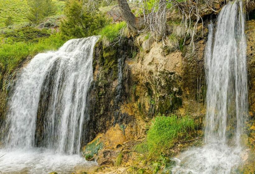 Mountain Cabin In Wyoming Range: Scenic & Remote!