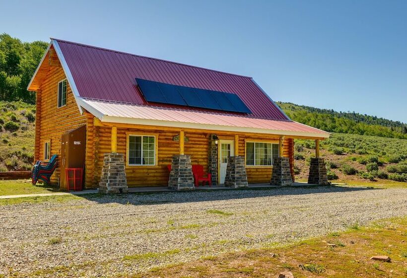 Mountain Cabin In Wyoming Range: Scenic & Remote!