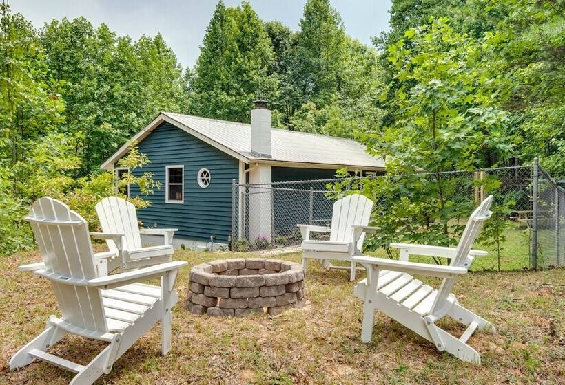 Secluded Mountain Retreat: 30 Mi To Asheville!