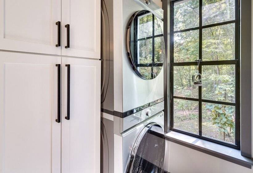 Secluded Mountain Retreat: 30 Mi To Asheville!