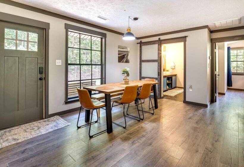 Secluded Mountain Retreat: 30 Mi To Asheville!