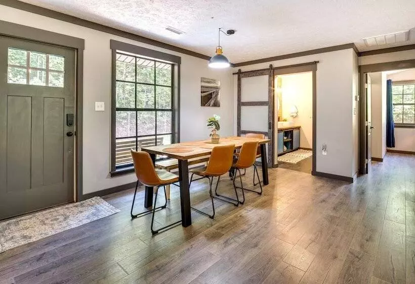 Secluded Mountain Retreat: 30 Mi To Asheville!