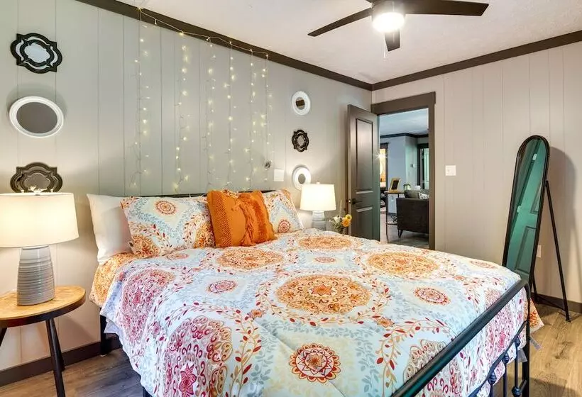 Secluded Mountain Retreat: 30 Mi To Asheville!