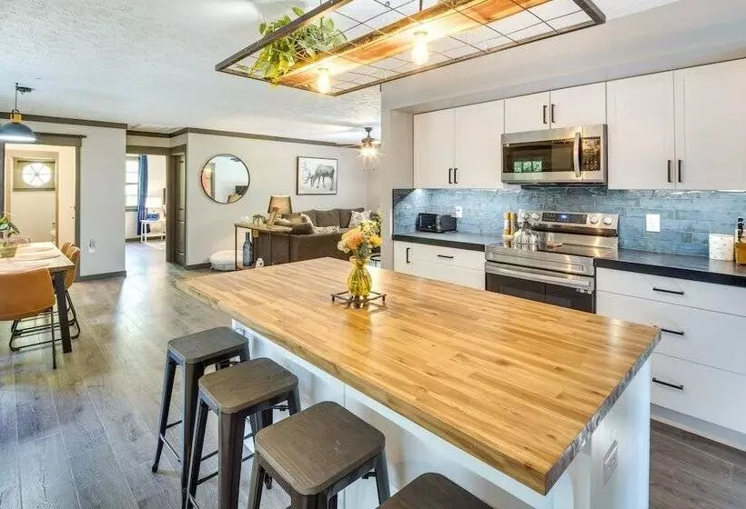 Secluded Mountain Retreat: 30 Mi To Asheville!