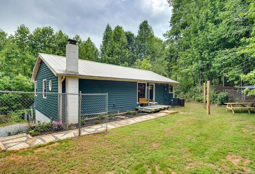 Secluded Mountain Retreat: 30 Mi To Asheville!