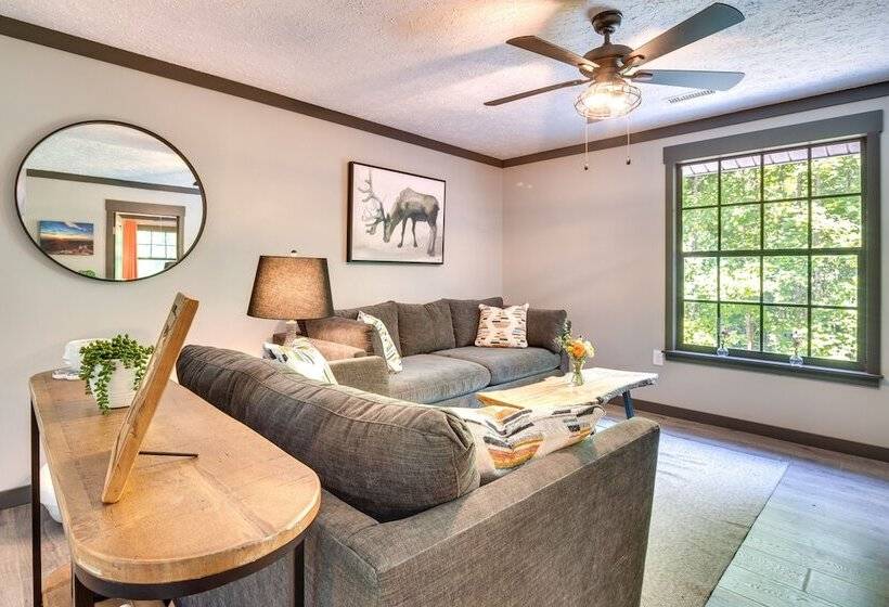 Secluded Mountain Retreat: 30 Mi To Asheville!