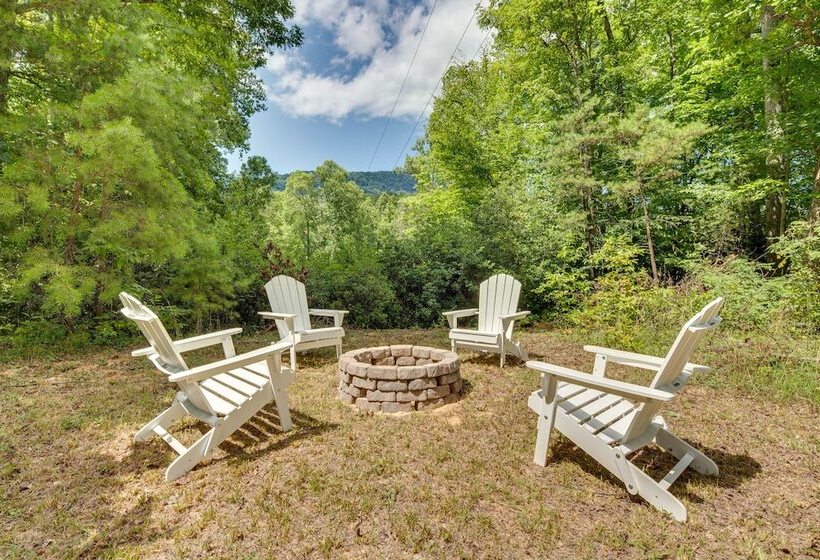 Secluded Mountain Retreat: 30 Mi To Asheville!
