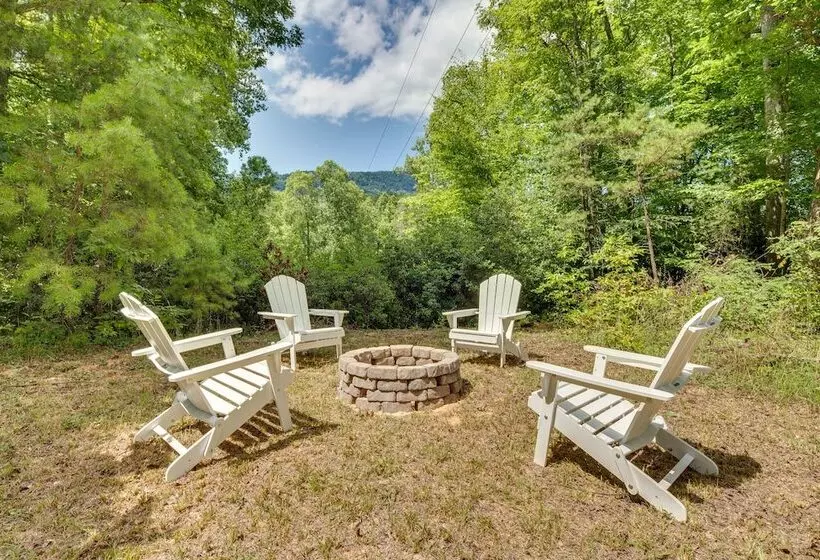 Secluded Mountain Retreat: 30 Mi To Asheville!