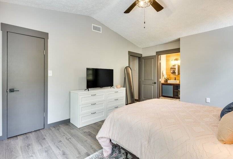 Secluded Mountain Retreat: 30 Mi To Asheville!