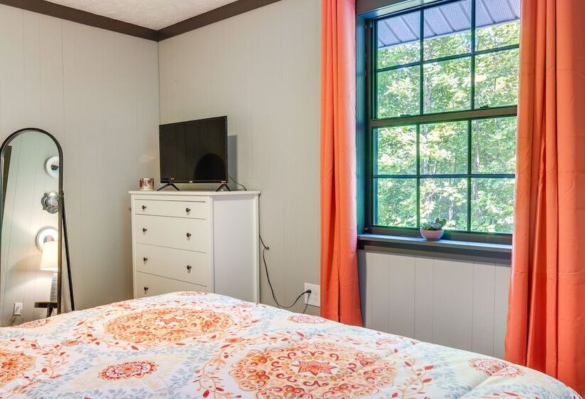 Secluded Mountain Retreat: 30 Mi To Asheville!