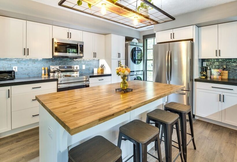 Secluded Mountain Retreat: 30 Mi To Asheville!