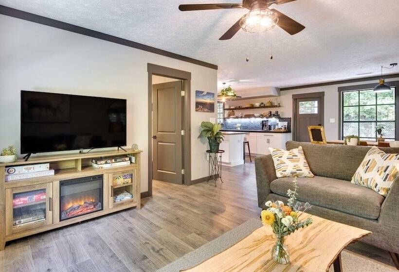 Secluded Mountain Retreat: 30 Mi To Asheville!