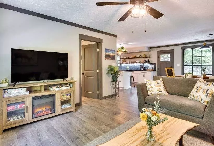 Secluded Mountain Retreat: 30 Mi To Asheville!