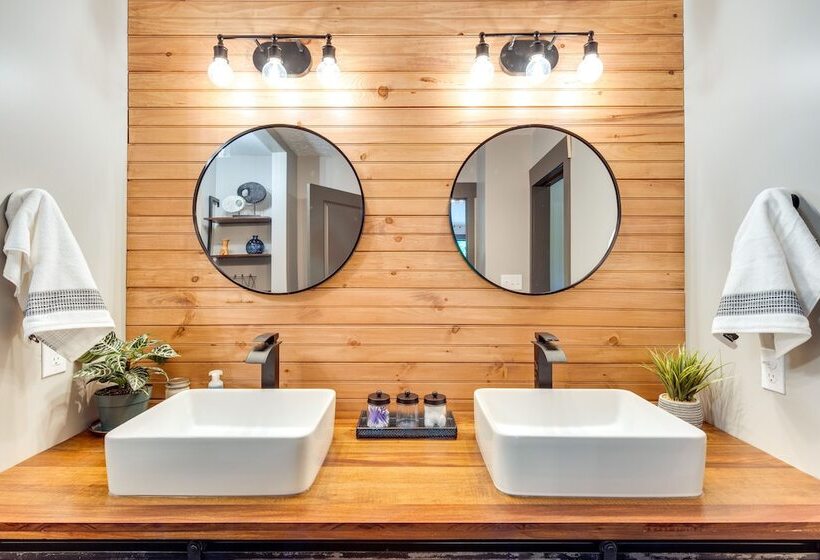 Secluded Mountain Retreat: 30 Mi To Asheville!