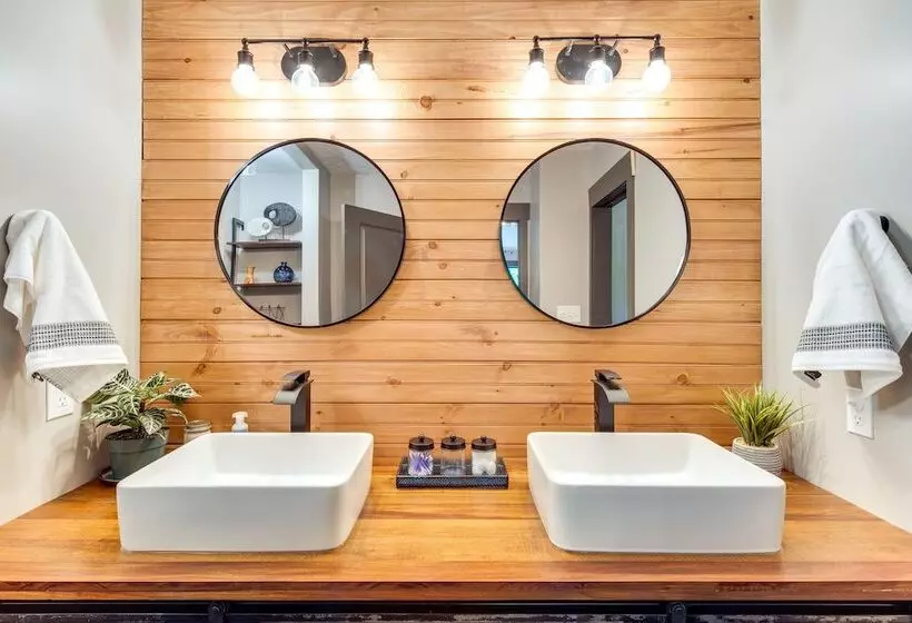 Secluded Mountain Retreat: 30 Mi To Asheville!