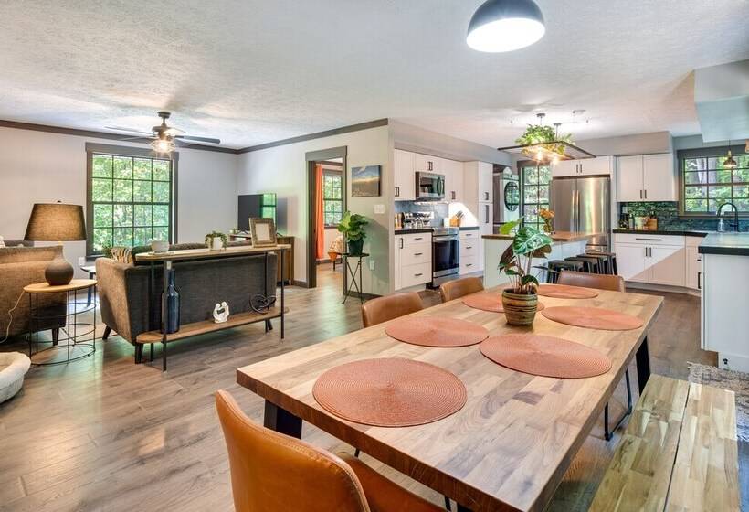 Secluded Mountain Retreat: 30 Mi To Asheville!