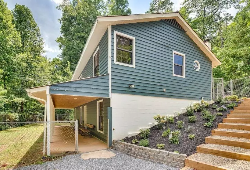 Secluded Mountain Retreat: 30 Mi To Asheville!