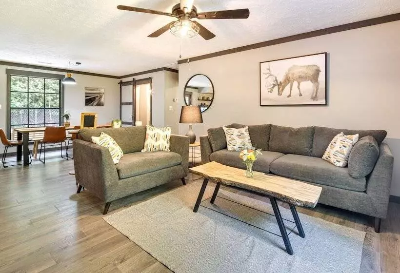 Secluded Mountain Retreat: 30 Mi To Asheville!