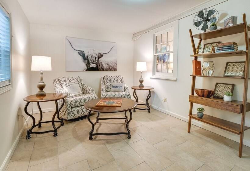 Springfield Home W/ Yard: 3 Mi To Downtown!