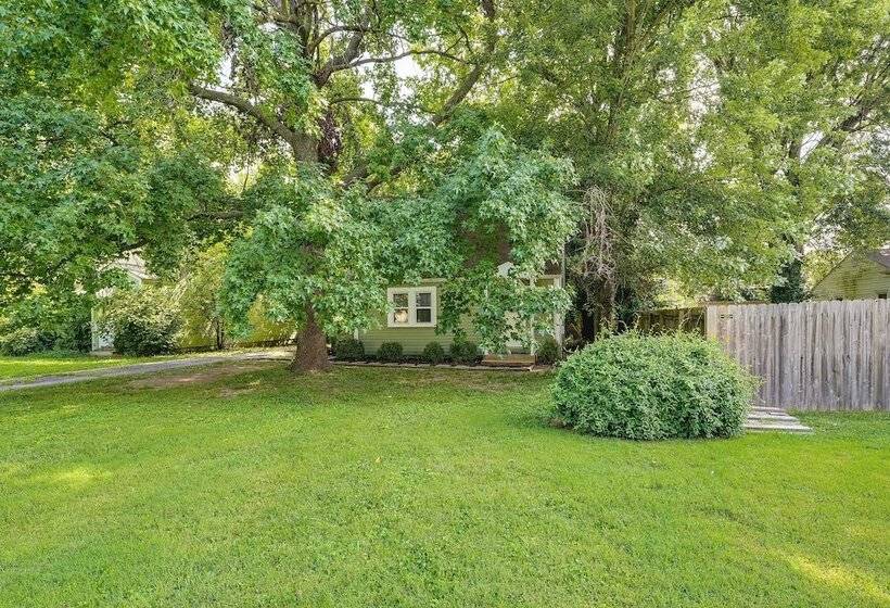 Springfield Home W/ Yard: 3 Mi To Downtown!