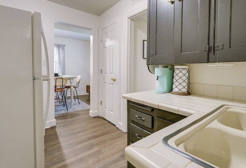 Springfield Home W/ Yard: 3 Mi To Downtown!