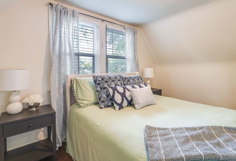 Springfield Home W/ Yard: 3 Mi To Downtown!