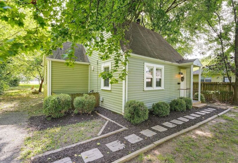 Springfield Home W/ Yard: 3 Mi To Downtown!