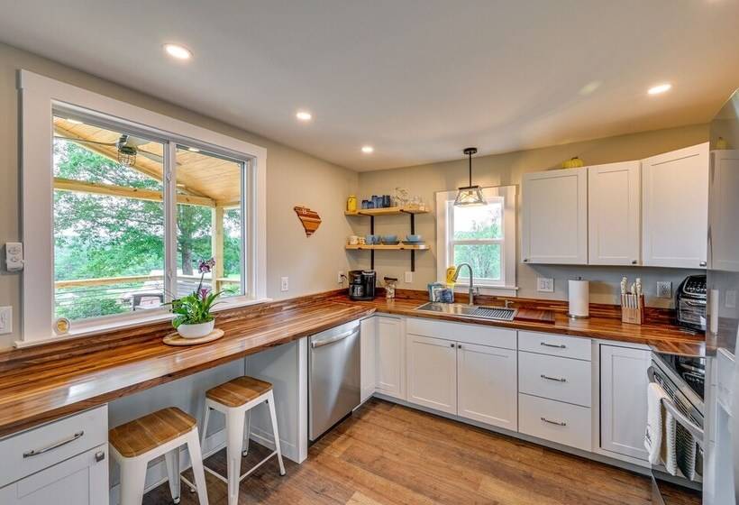 Pickens Cottage ~ 5 Mi To Table Rock State Park!