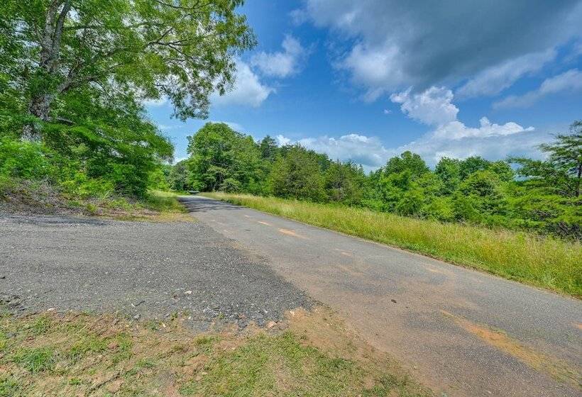 Pickens Cottage ~ 5 Mi To Table Rock State Park!