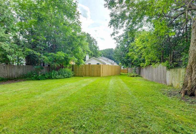 Quiet Home: Yard, Patio, Near Downtown Burlington