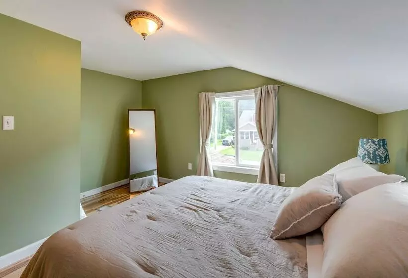 Quiet Home: Yard, Patio, Near Downtown Burlington
