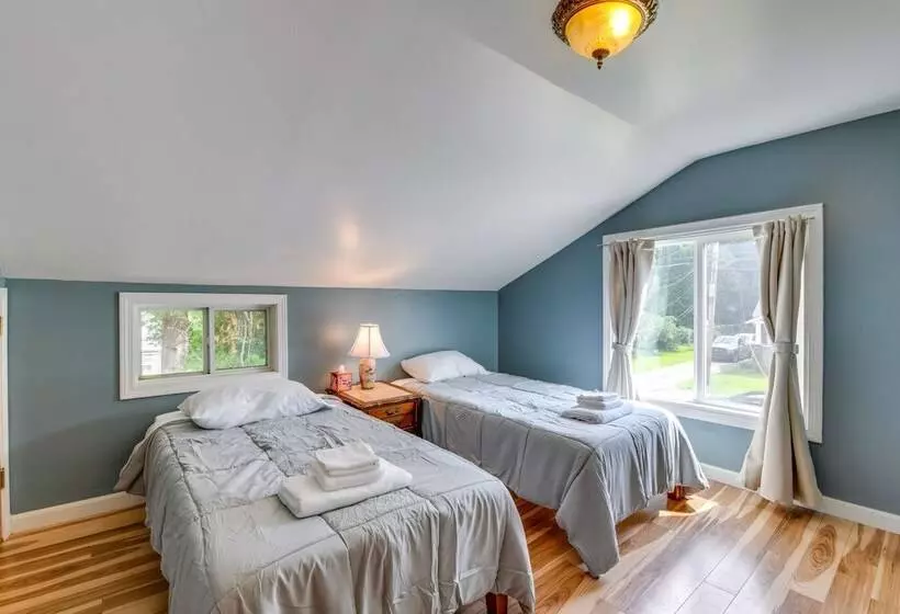 Quiet Home: Yard, Patio, Near Downtown Burlington