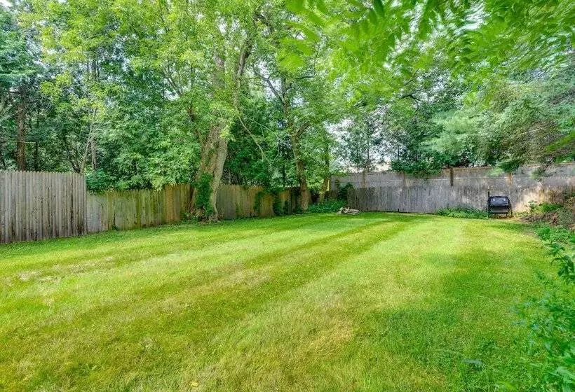 Quiet Home: Yard, Patio, Near Downtown Burlington