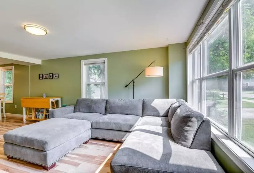 Quiet Home: Yard, Patio, Near Downtown Burlington
