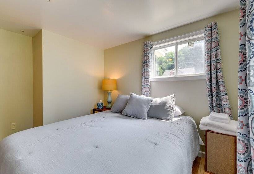 Quiet Home: Yard, Patio, Near Downtown Burlington