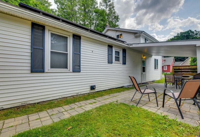 Quiet Home: Yard, Patio, Near Downtown Burlington