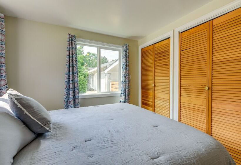 Quiet Home: Yard, Patio, Near Downtown Burlington
