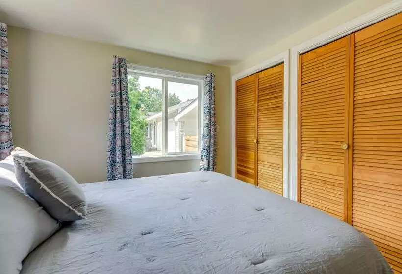 Quiet Home: Yard, Patio, Near Downtown Burlington
