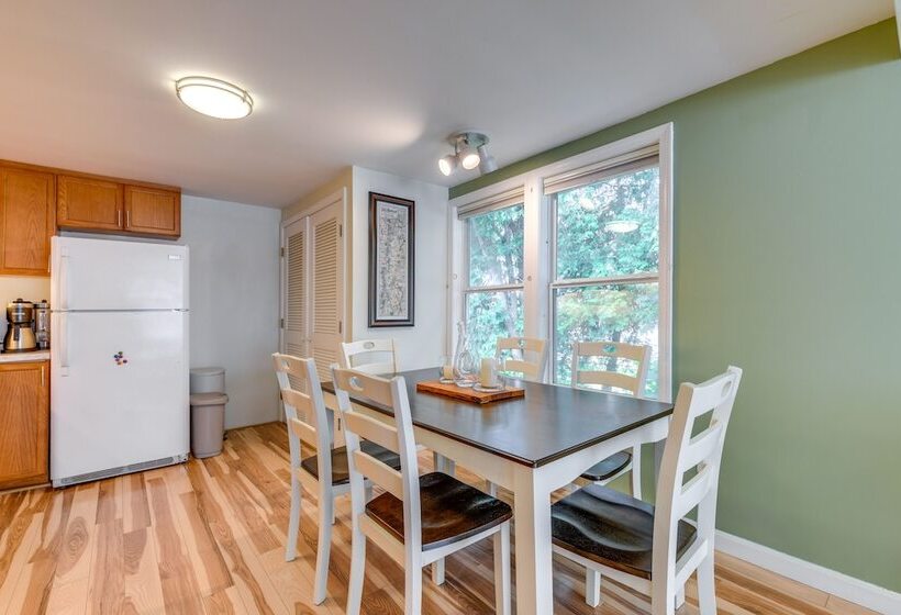 Quiet Home: Yard, Patio, Near Downtown Burlington