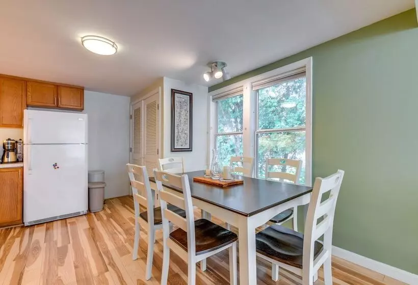 Quiet Home: Yard, Patio, Near Downtown Burlington