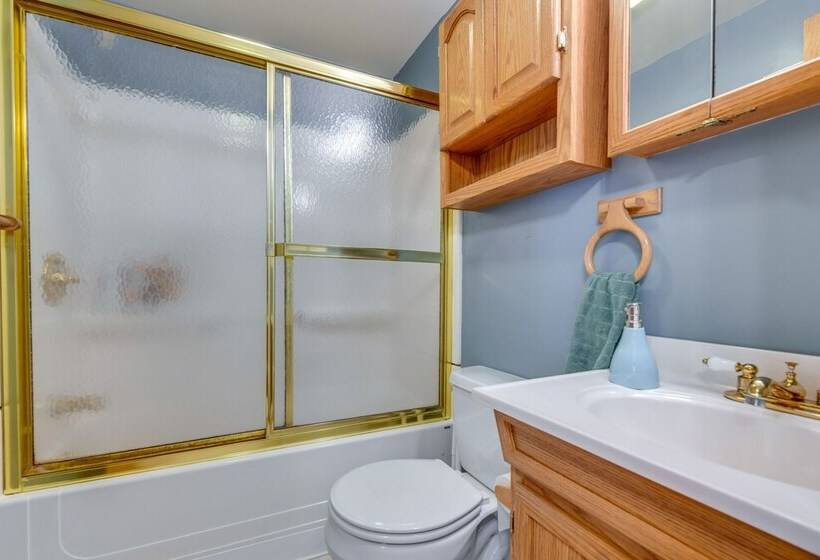 Quiet Home: Yard, Patio, Near Downtown Burlington