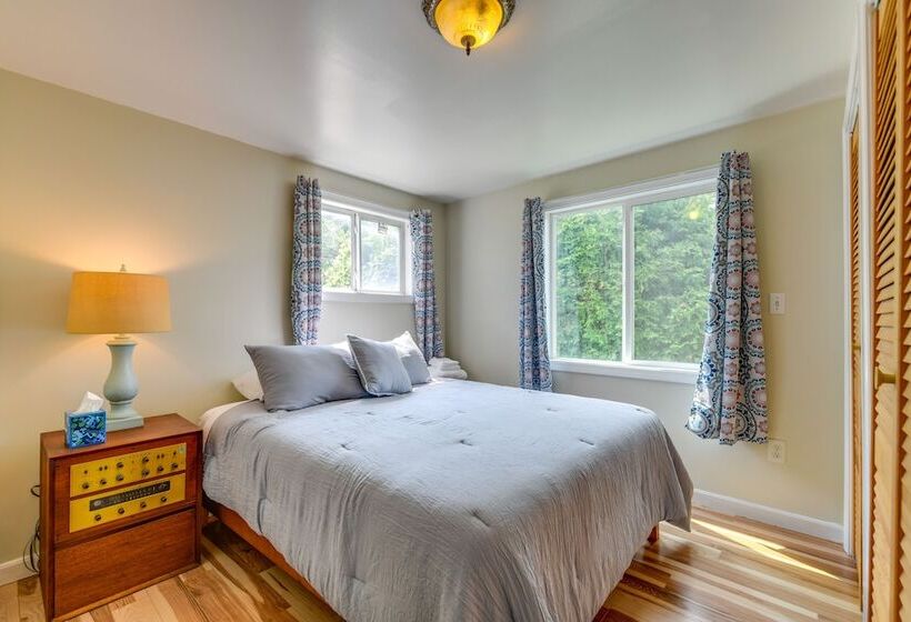 Quiet Home: Yard, Patio, Near Downtown Burlington