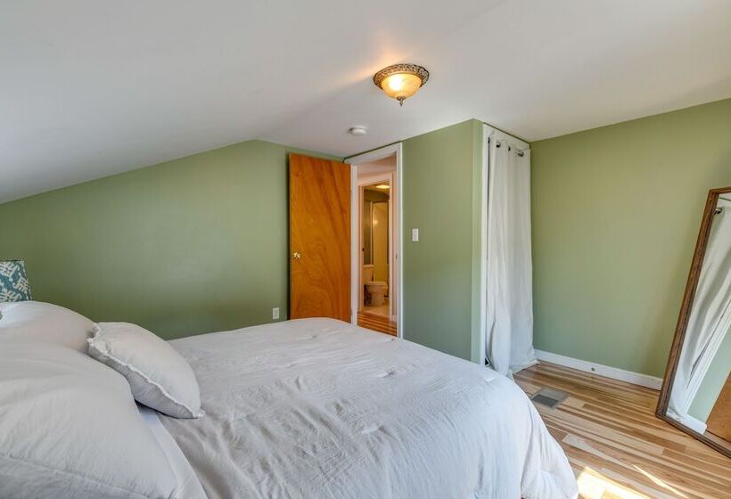 Quiet Home: Yard, Patio, Near Downtown Burlington