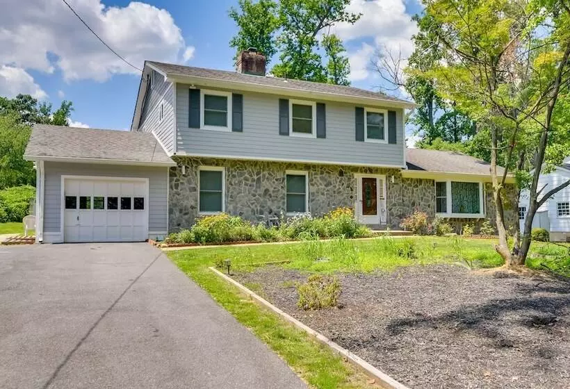 Rockville Home: Patio Oasis, Fireplace, Near Dc!