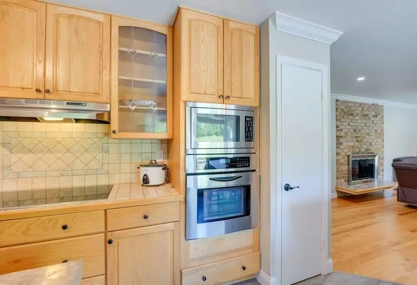 Rockville Home: Patio Oasis, Fireplace, Near Dc!