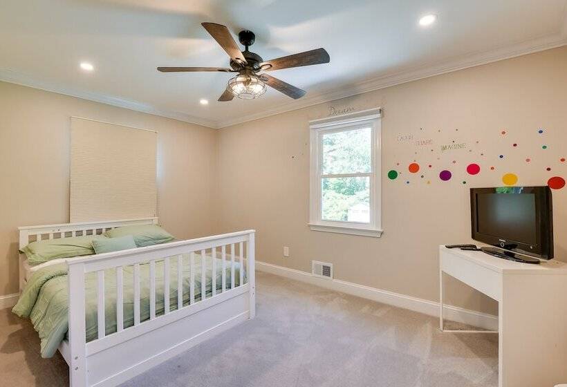 Rockville Home: Patio Oasis, Fireplace, Near Dc!