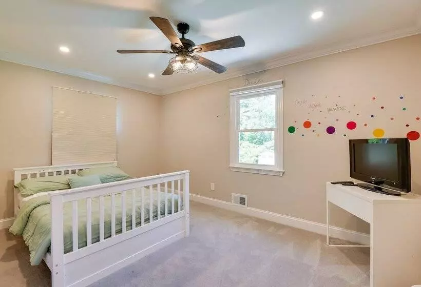 Rockville Home: Patio Oasis, Fireplace, Near Dc!